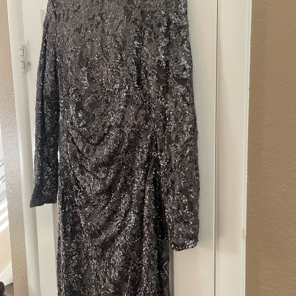 A woman’s Ralph Lauren evening size 8 dazzle them - Picture 13 of 13